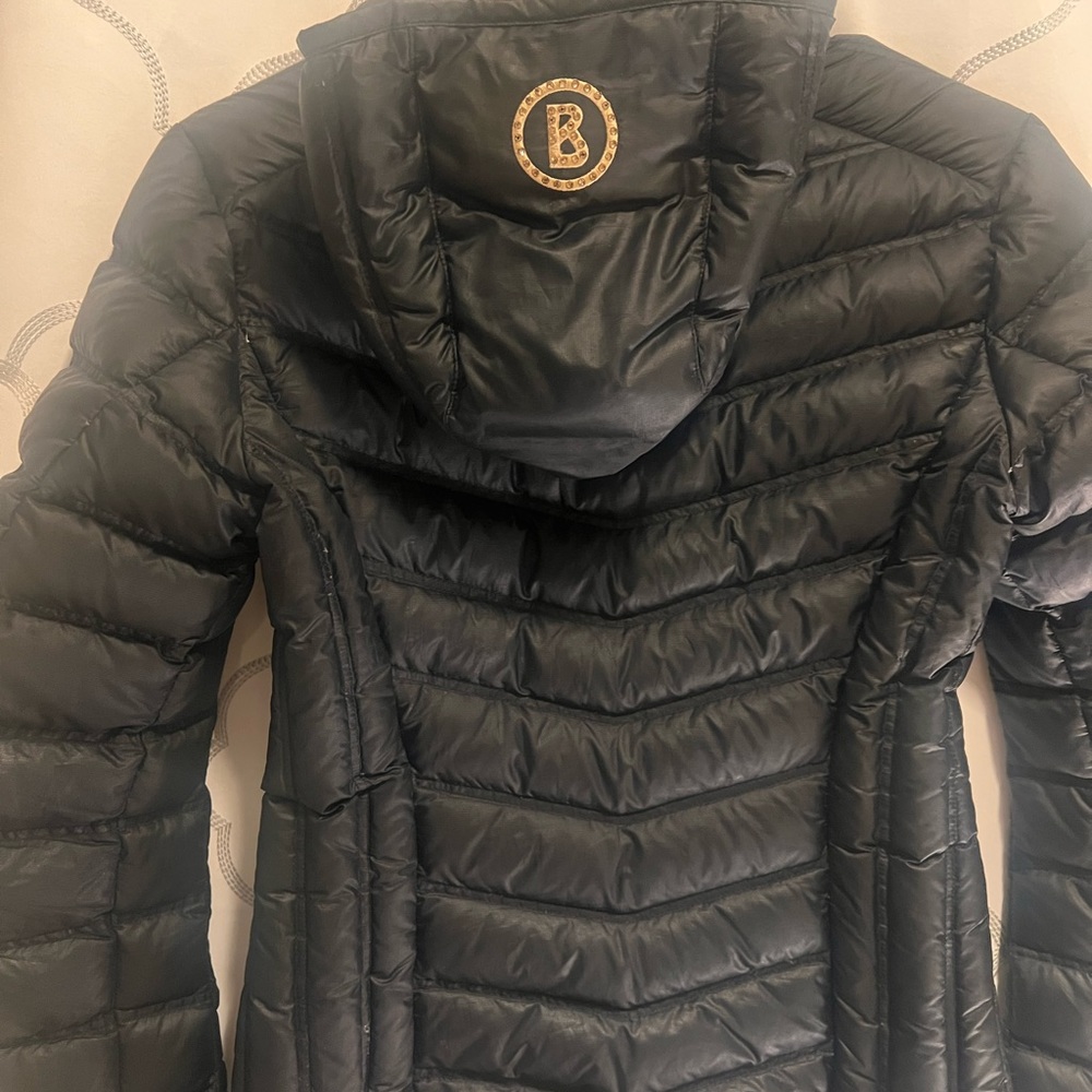Light weight bogner jacket. Worn 4 times at most.